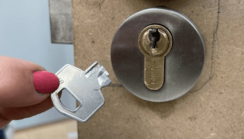 Llave partida dentro del bombín